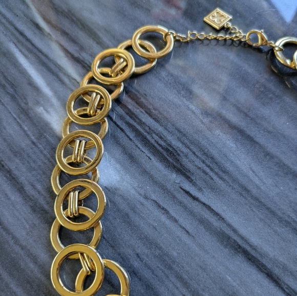Vintage Interlocking Gold-Tone Circle Link Statement Necklace – Liz Claiborne - Picture 3 of 6